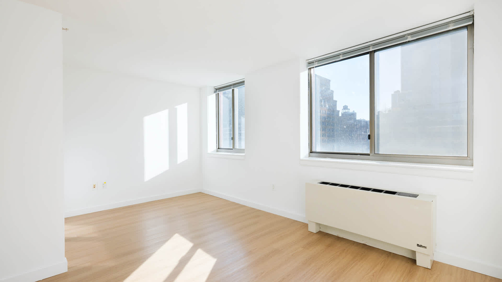 400 West 37th St - Photo 8