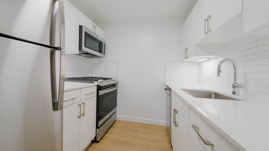 400 West 37th St - Photo 30