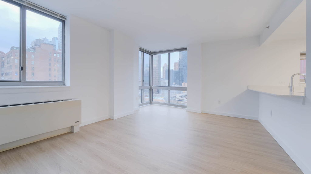 400 West 37th St - Photo 42