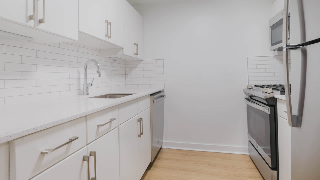 400 West 37th St - Photo 2