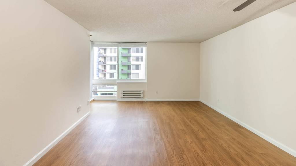 One Saint Francis Pl. - Photo 19