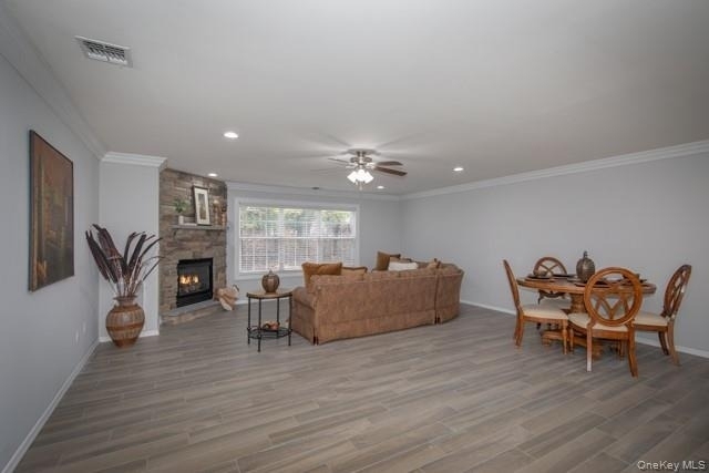 265 Village Green Drive - Photo 3
