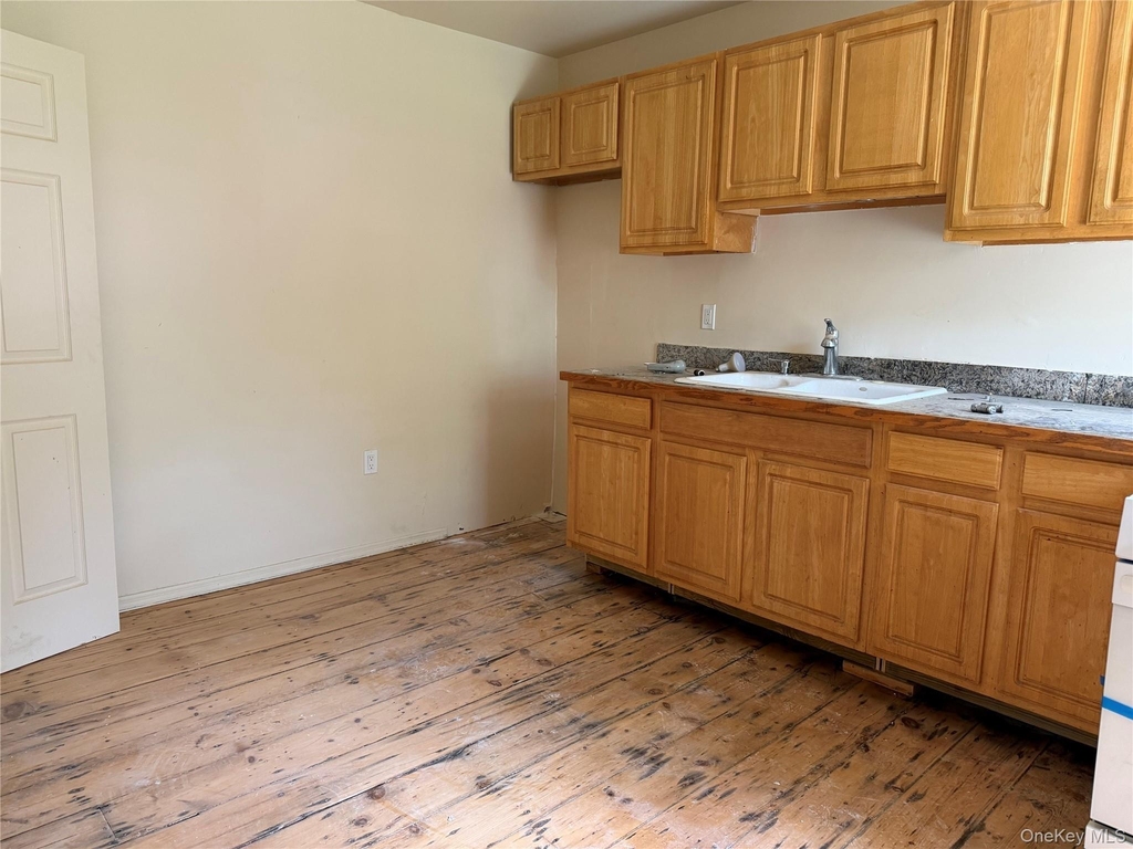50 S Montgomery Street - Photo 1