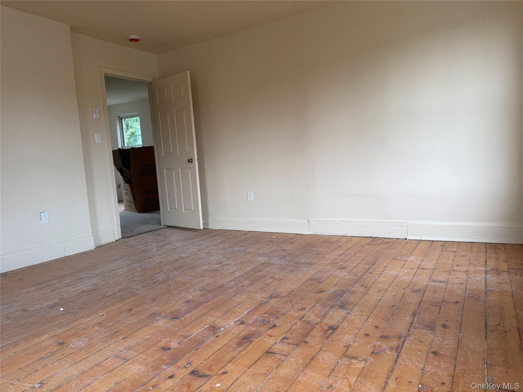 50 S Montgomery Street - Photo 3
