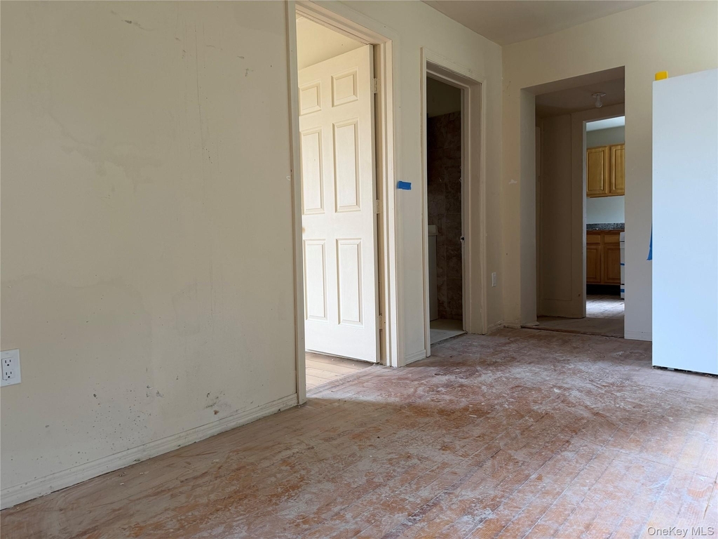 50 S Montgomery Street - Photo 2