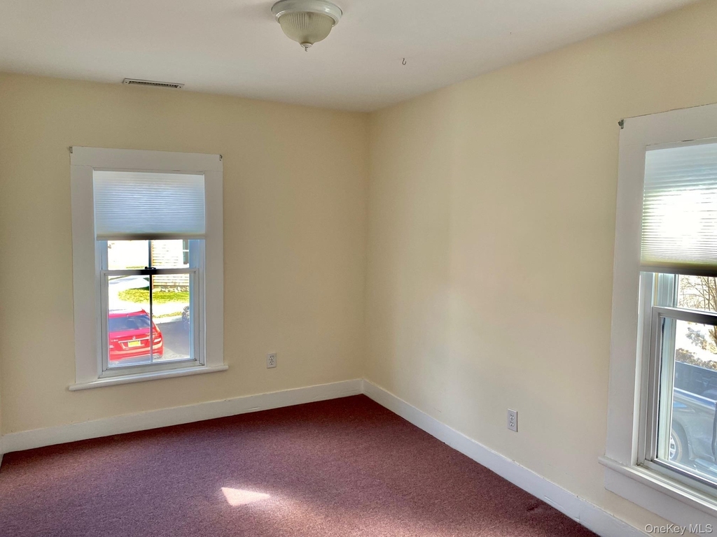 22 Washington Ave, 2nd - Photo 9