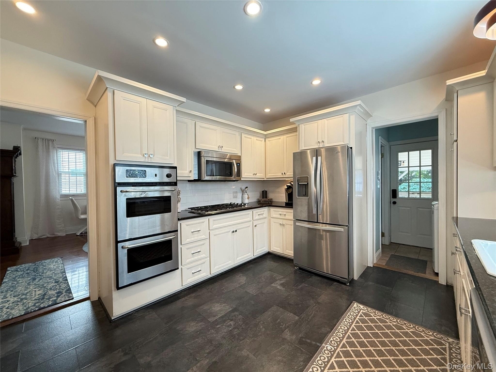 31 Jacobson Avenue - Photo 6