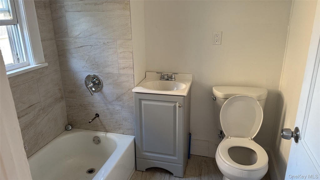 20 Benton Avenue - Photo 4