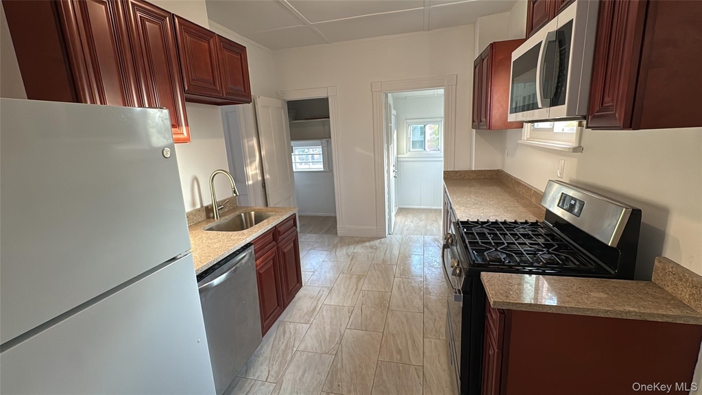 20 Benton Avenue - Photo 3