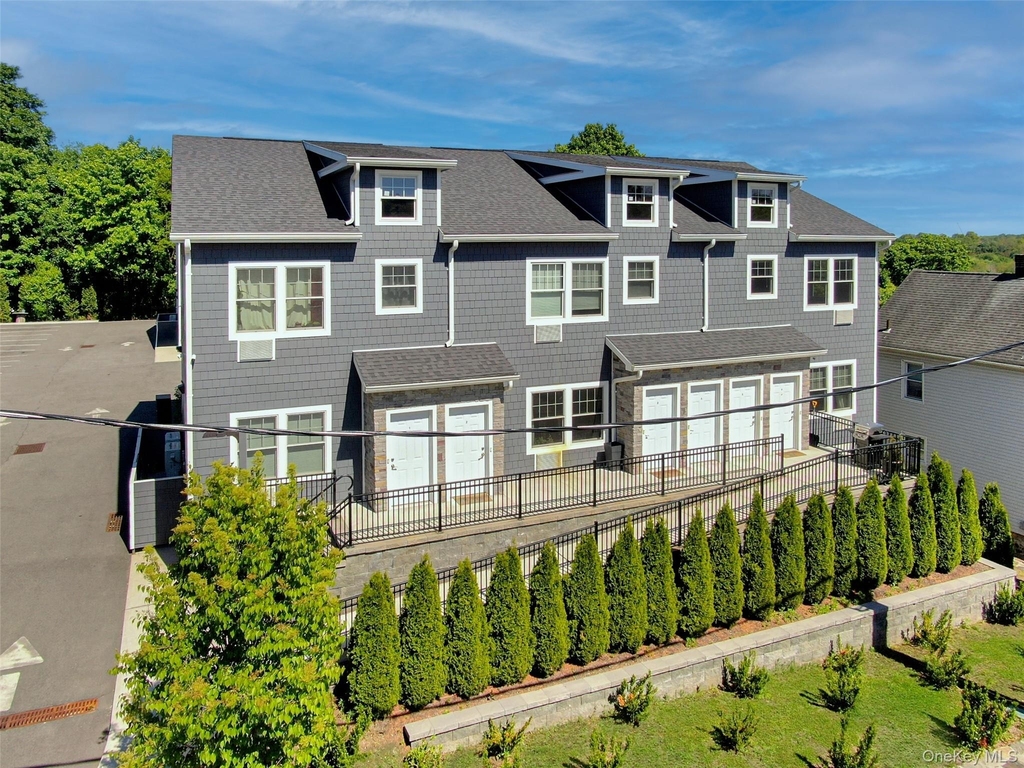 108 N Kensico Avenue - Photo 0
