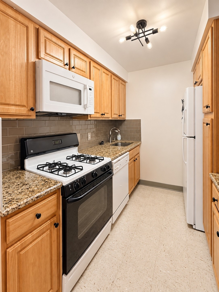 102 Bradhurst Avenue - Photo 2
