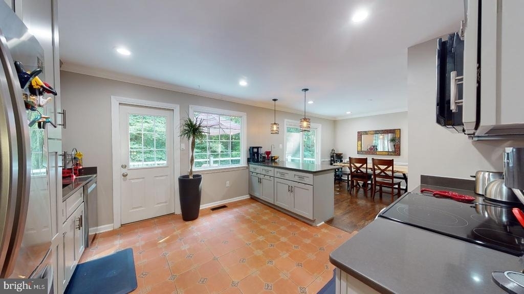 7628 Chancellor Way - Photo 6