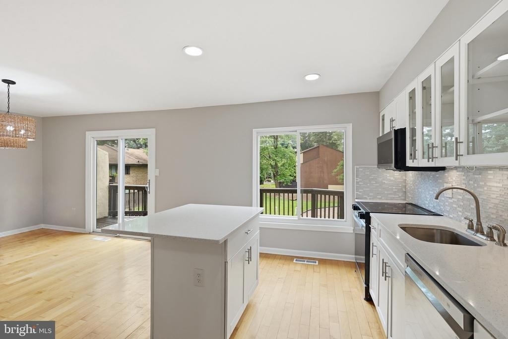 11092 Saffold Way - Photo 12