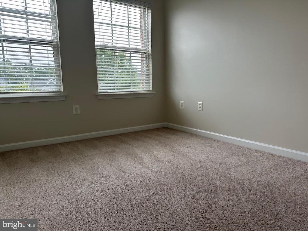 1310 Saunders Drive - Photo 5