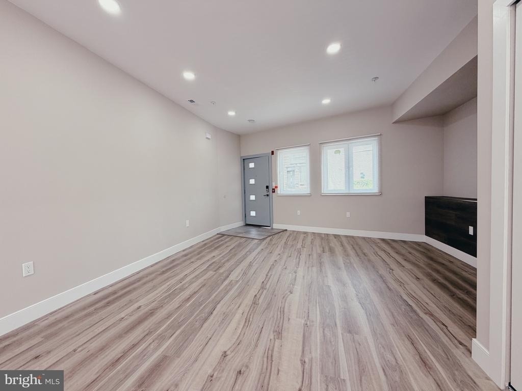 2720 W Thompson Street - Photo 3