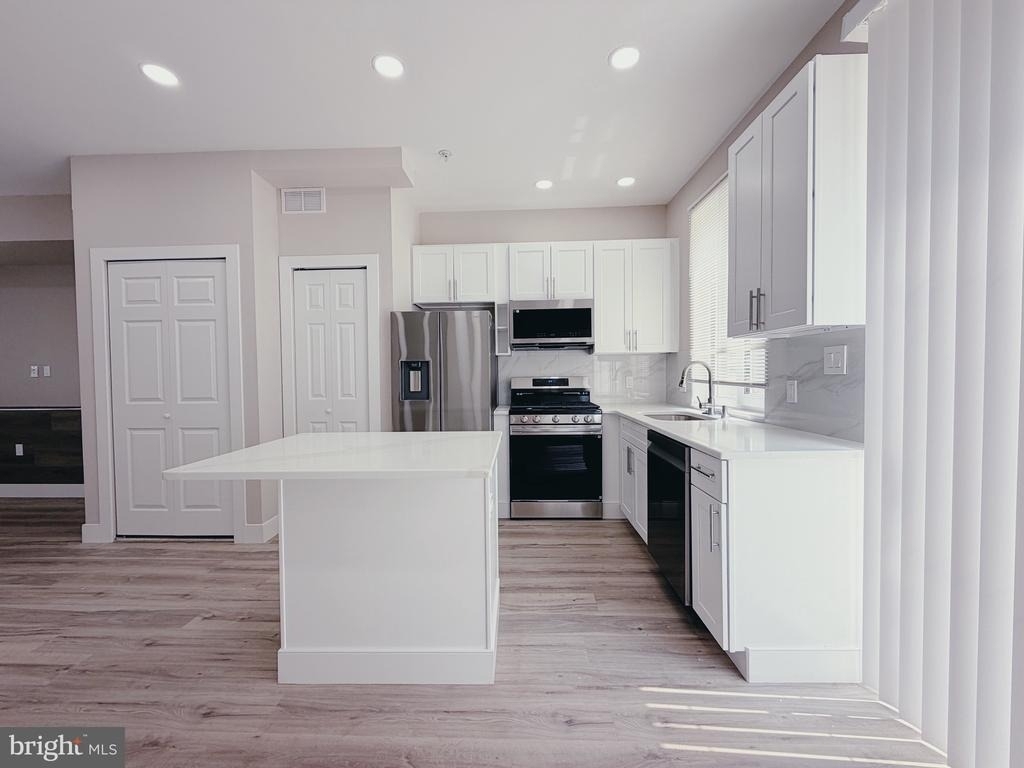 2720 W Thompson Street - Photo 2