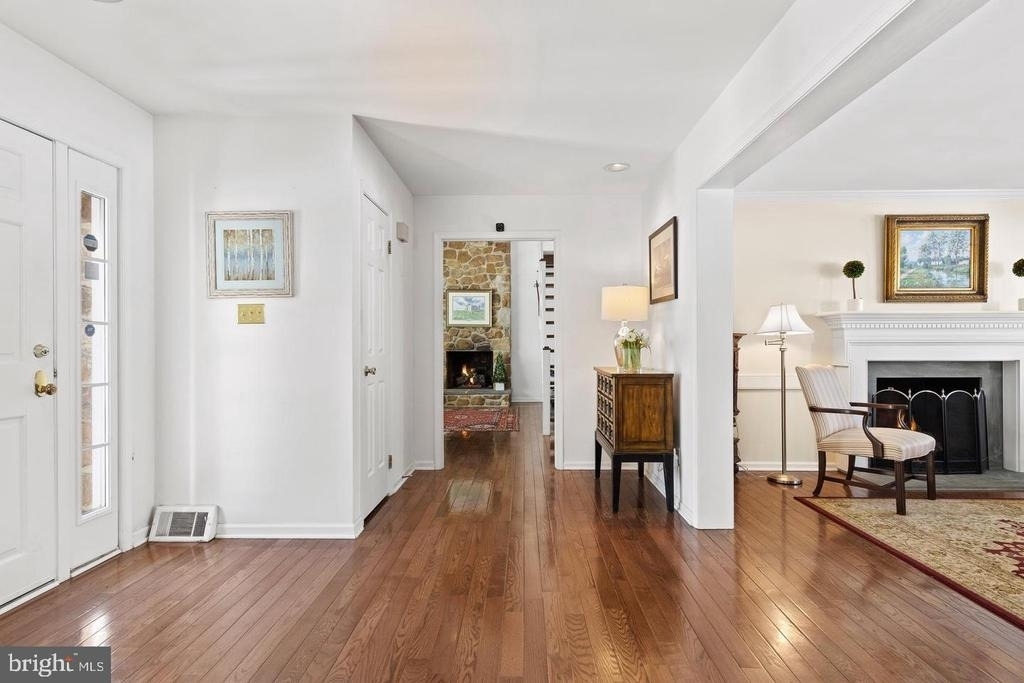 684 Wetherby Lane - Photo 3
