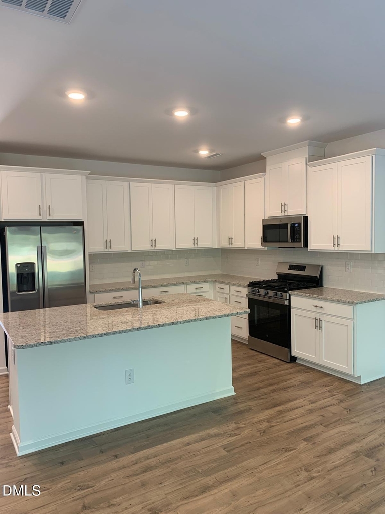 232 Hank Way - Photo 8