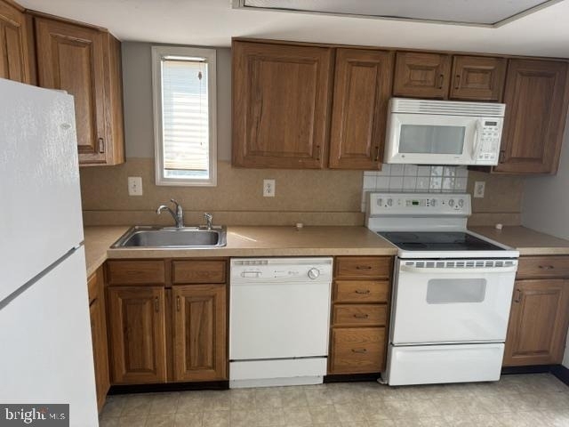 213 Uxbridge - Photo 1