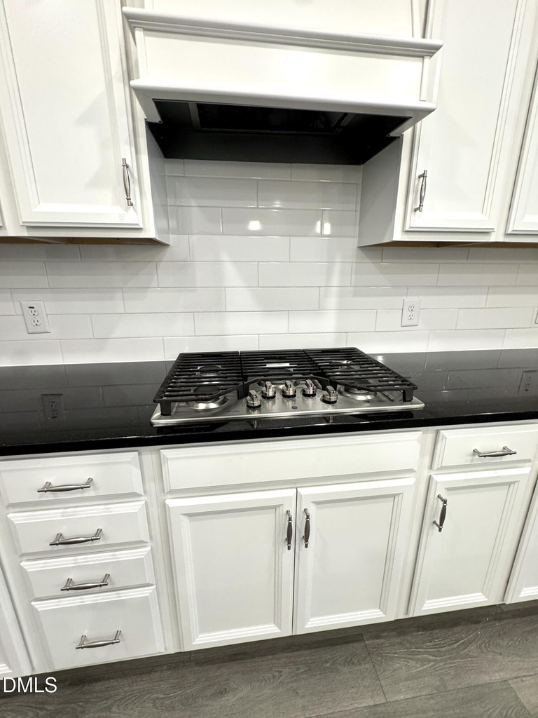1080 Manorhaven - Photo 17