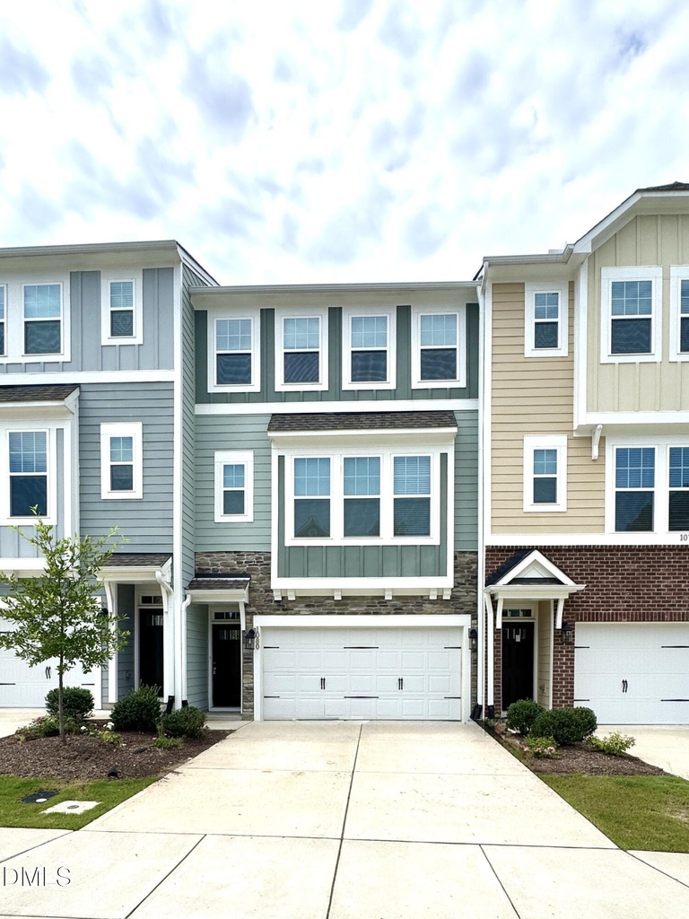 1080 Manorhaven - Photo 2