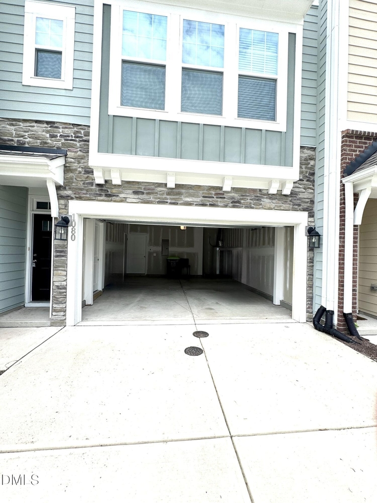 1080 Manorhaven - Photo 1