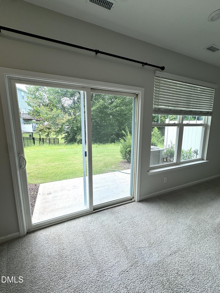 1080 Manorhaven - Photo 5