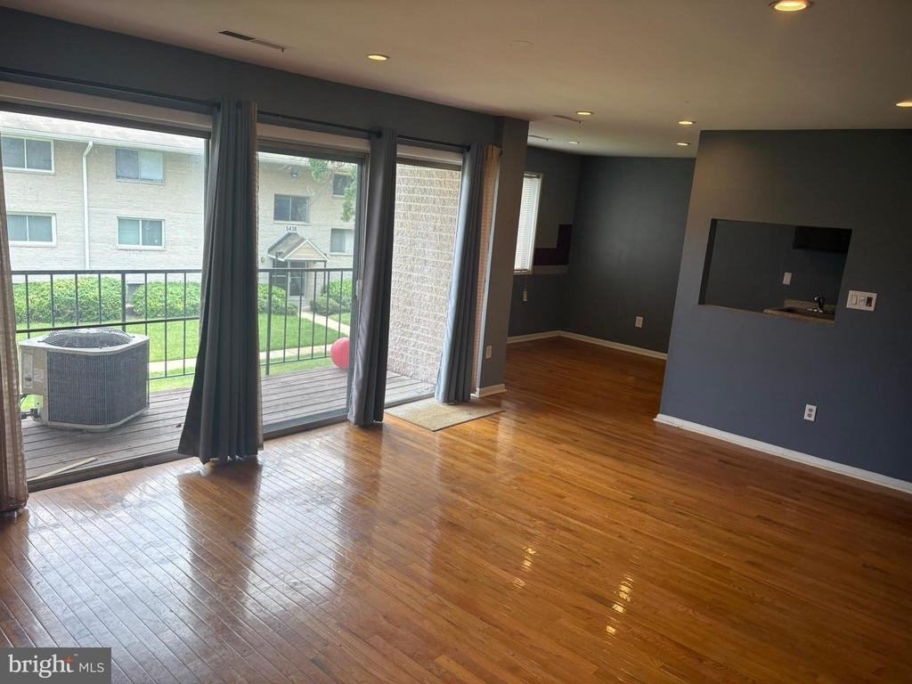 5424 85th - Photo 2