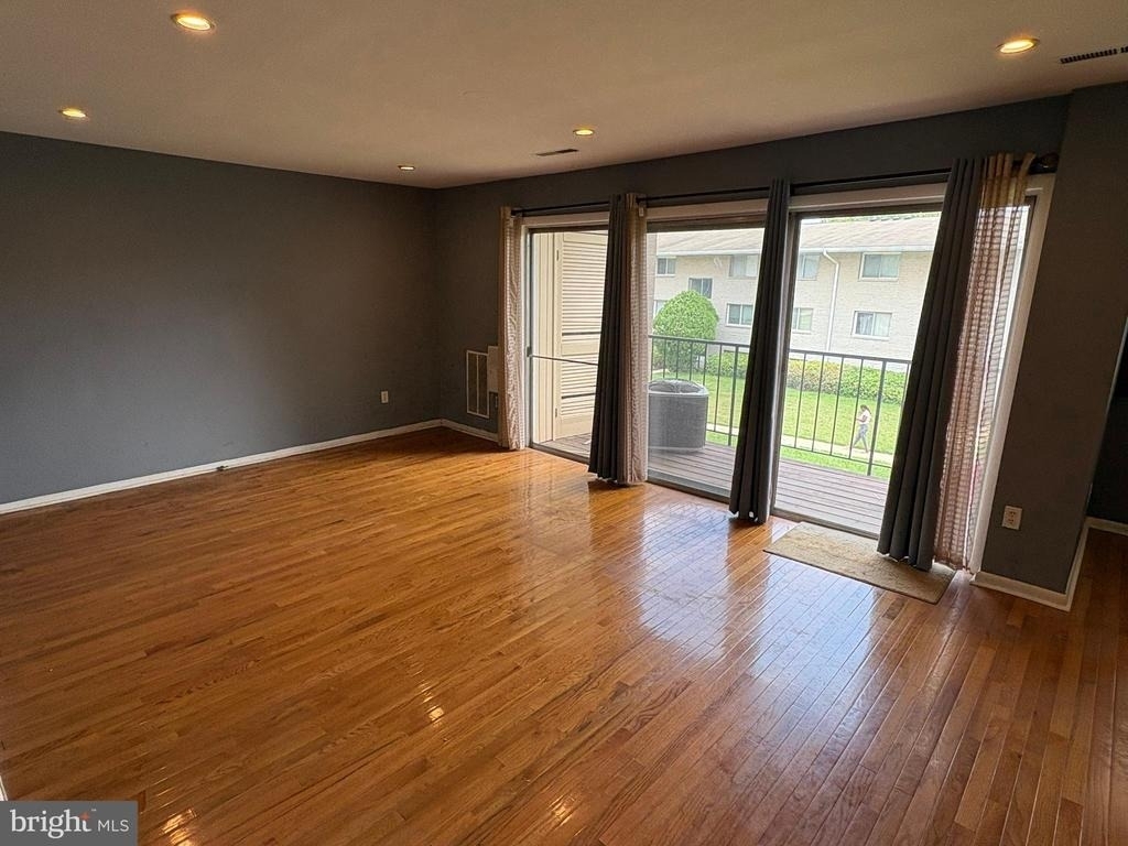 5424 85th - Photo 1