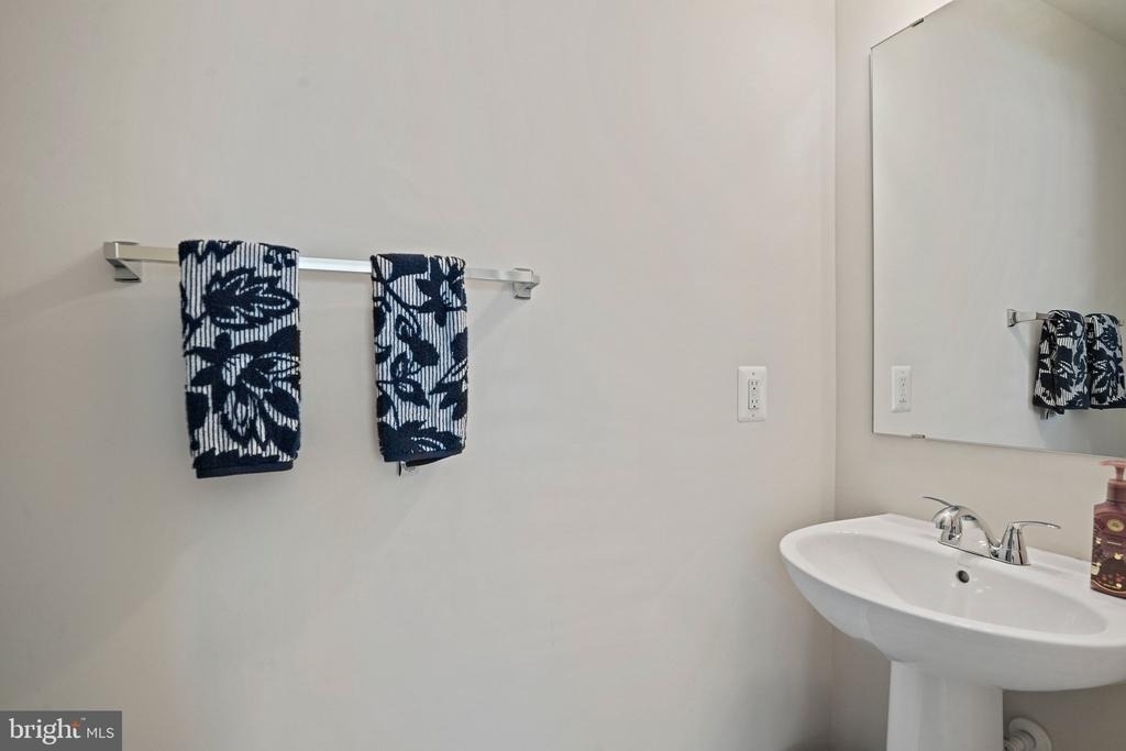 3443 Carnaby Street - Photo 2