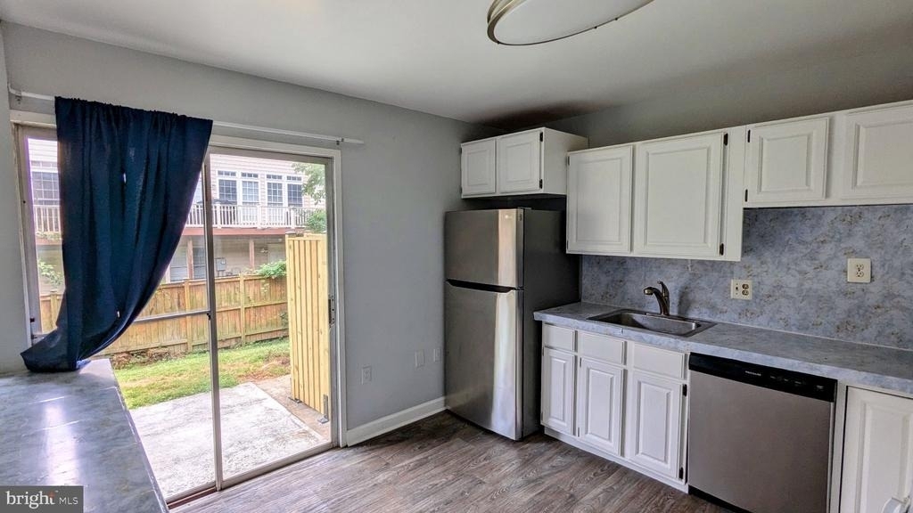 11124 Oak Leaf Drive - Photo 4