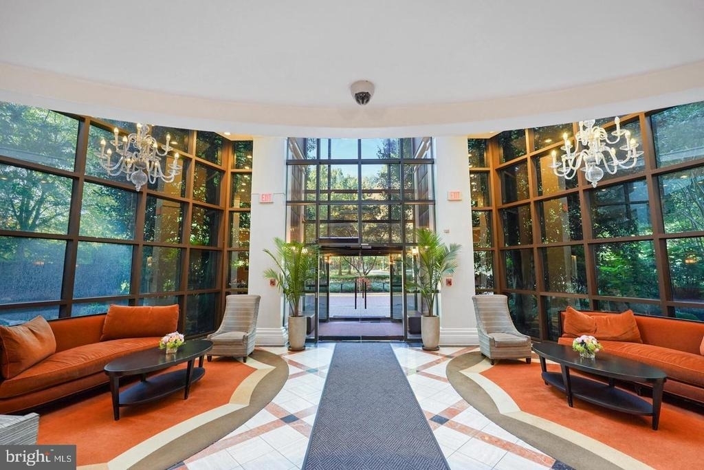 10101 Grosvenor Place - Photo 2