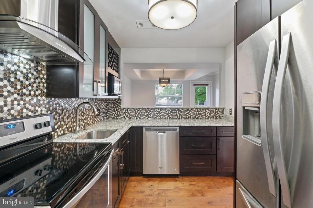 5716 Chapman Mill Drive - Photo 3