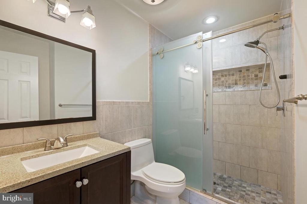 5716 Chapman Mill Drive - Photo 18
