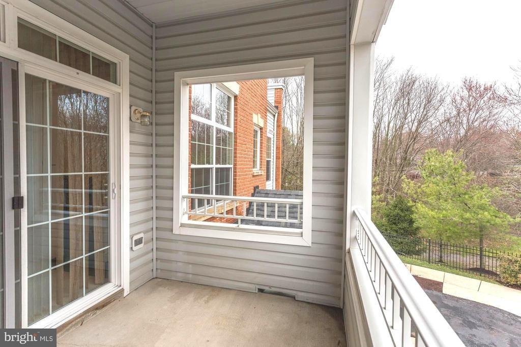 10806 Warfield Place - Photo 22
