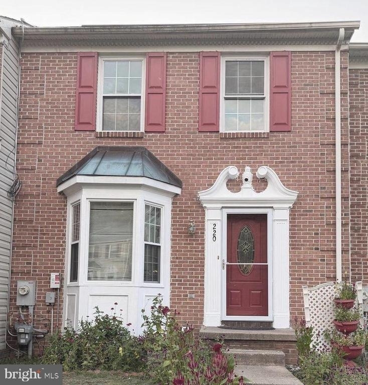 220 Ferring Court - Photo 0