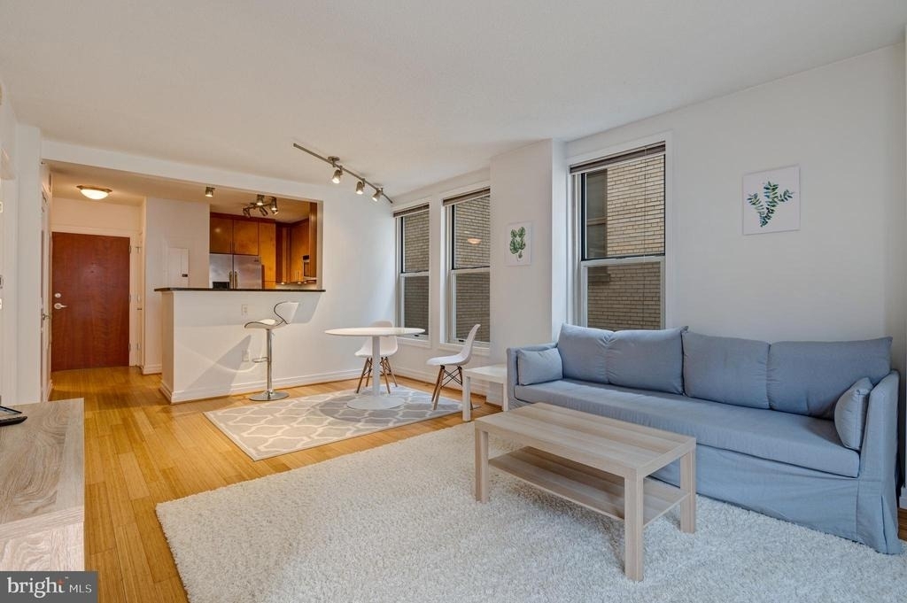 915 E Street Nw - Photo 2