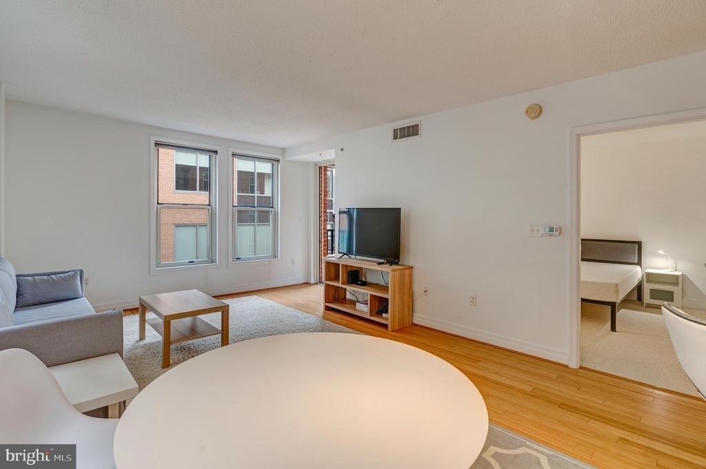 915 E Street Nw - Photo 5