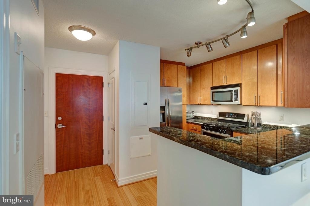 915 E Street Nw - Photo 30