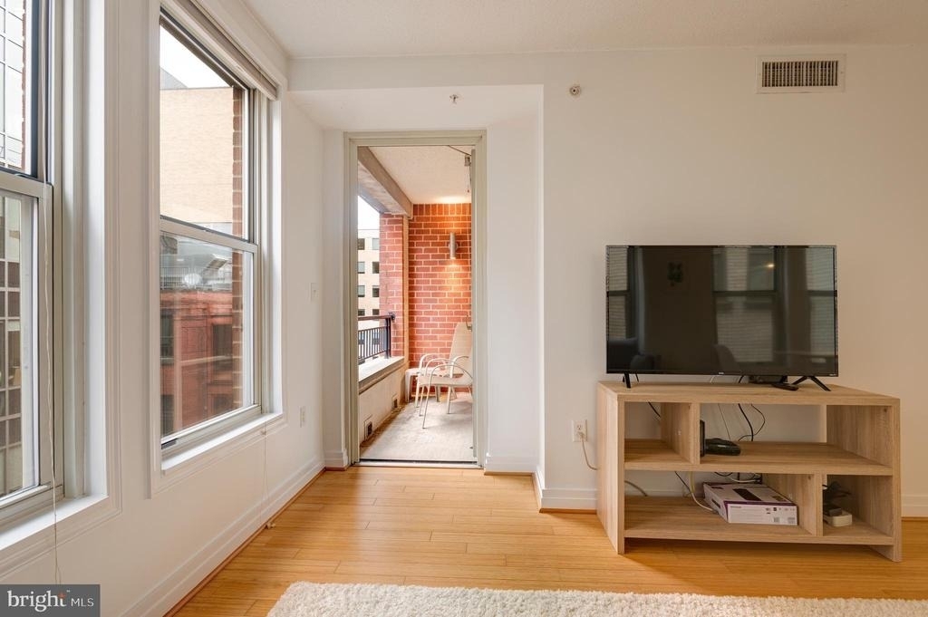 915 E Street Nw - Photo 8