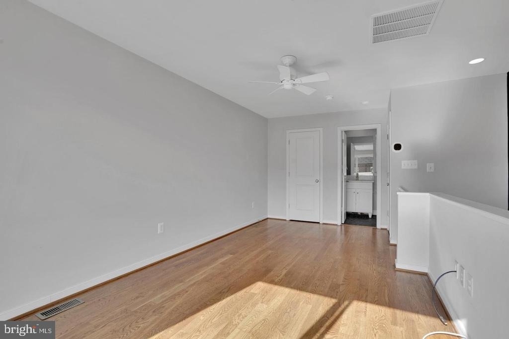 909 5th Street Se - Photo 16