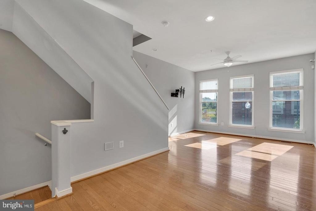 909 5th Street Se - Photo 9