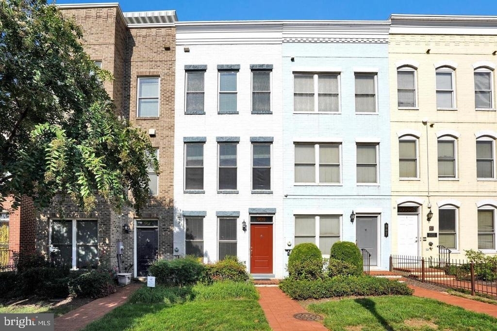 909 5th Street Se - Photo 0