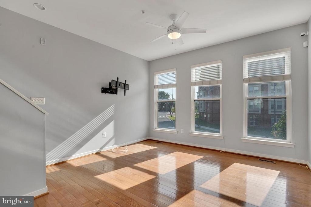 909 5th Street Se - Photo 3
