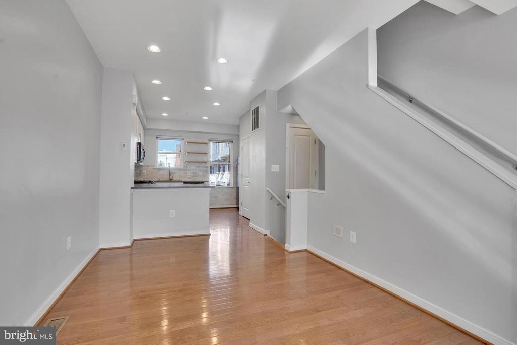 909 5th Street Se - Photo 4