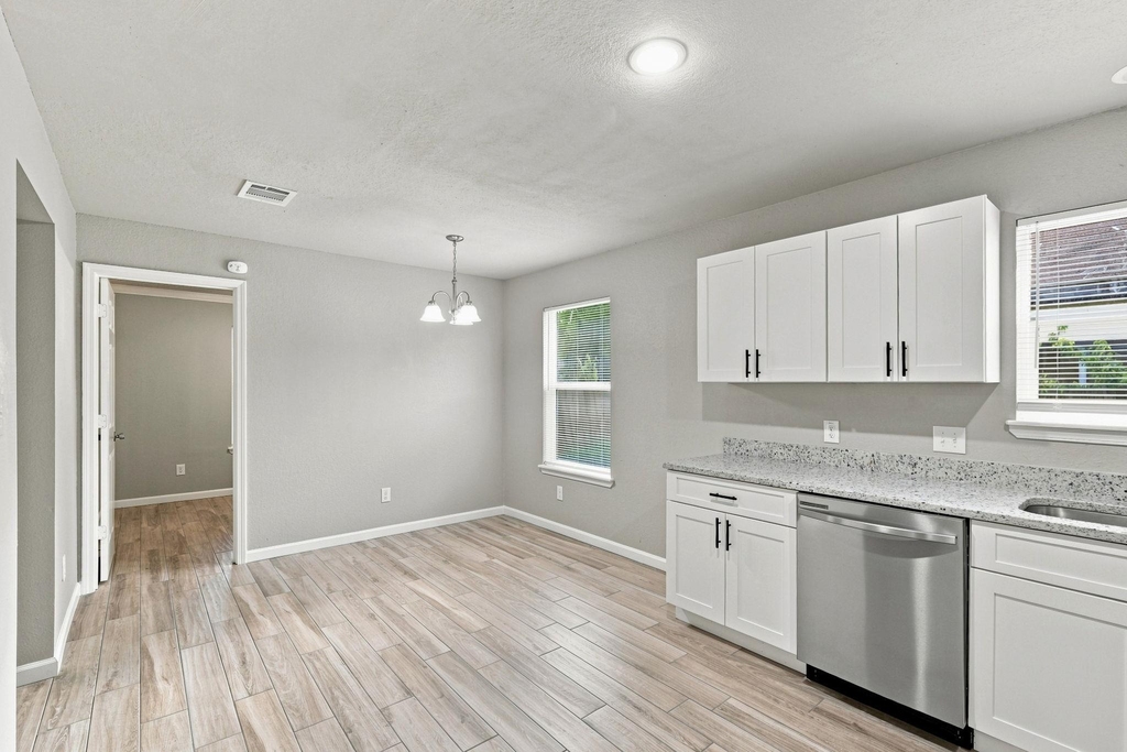 106 Hague St - Photo 3