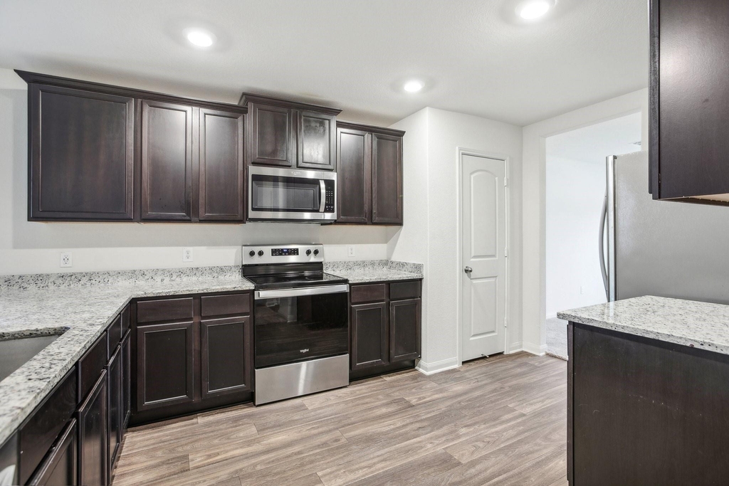 1040 Riverdale Cv - Photo 6