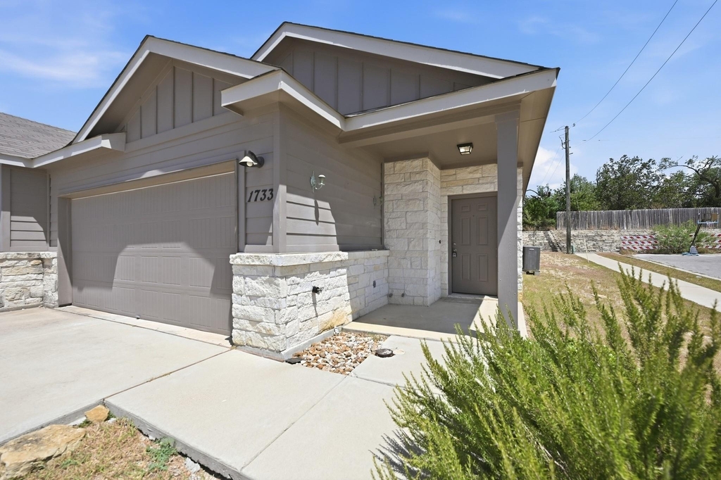 1733 Davidson Ranch Dr - Photo 0