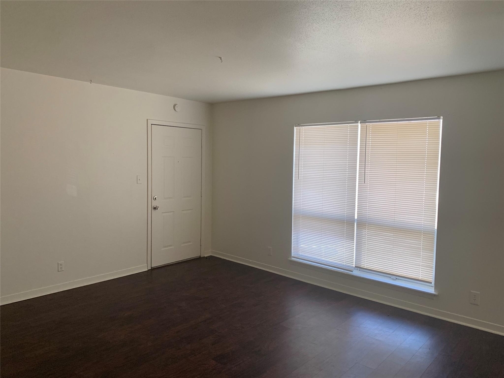 1918 Hearthstone Dr - Photo 1