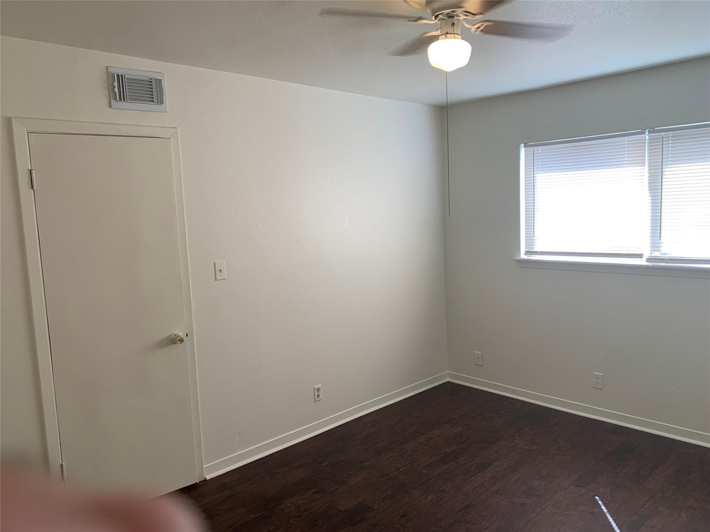 1918 Hearthstone Dr - Photo 9